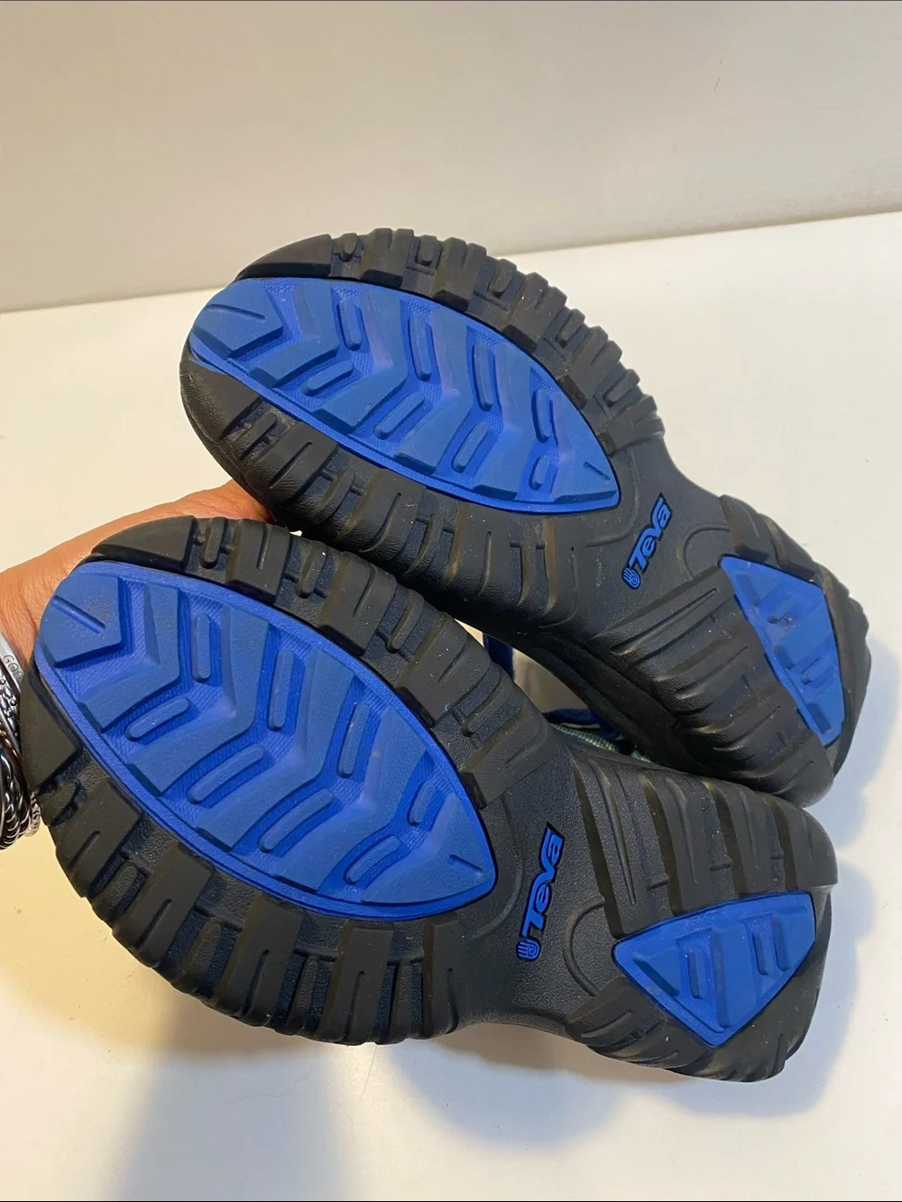 Teva Kids Blue and Teal Patterned Strap Sandals Sz 6 W7